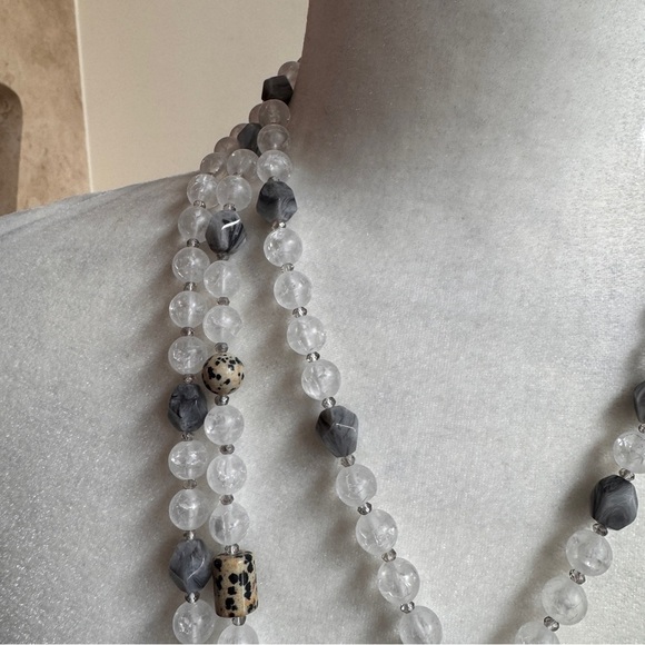 Shell Flower Three Strand Beaded Necklace - Picture 6 of 10